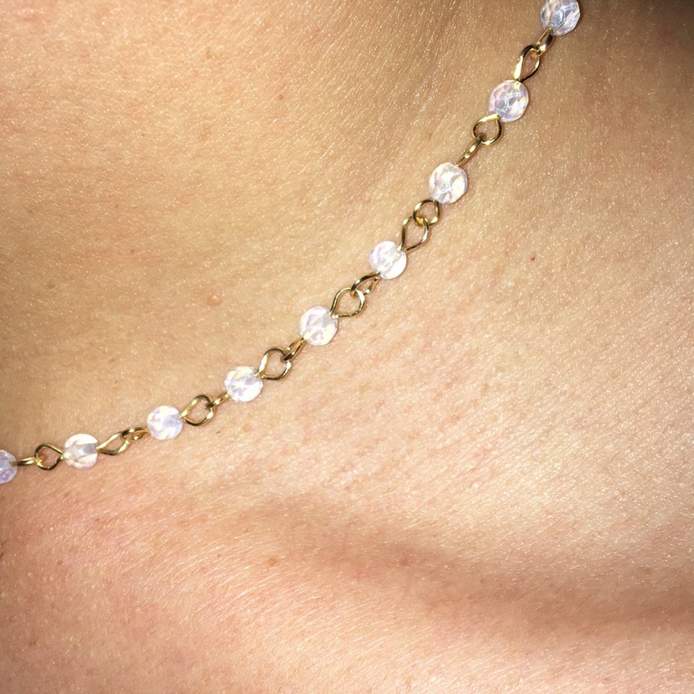 Dainty bead gold necklace with opal colored beads - Picture 2 of 3